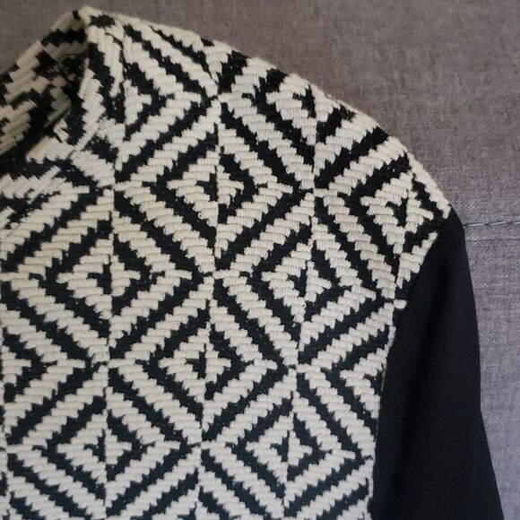 Chico's top women’s size large SZ 12 size 2 Chico’s white black textured… - Picture 6 of 11